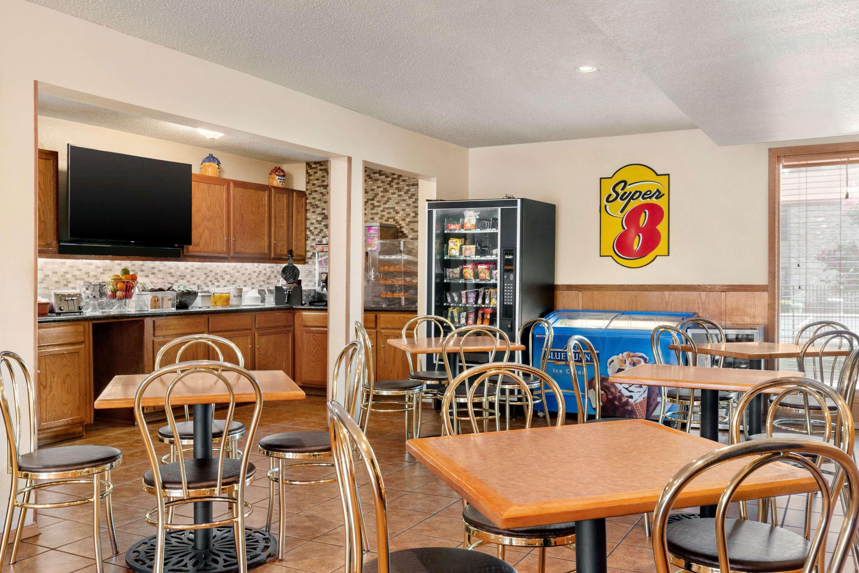 Super 8 By Wyndham Waco University Area Exterior photo